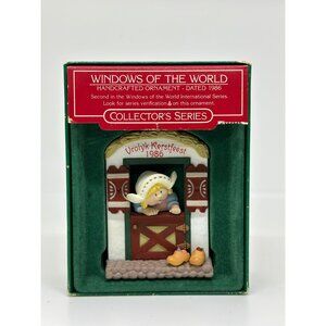 VTG 1986 Hallmark "Holland" 3.25x2.25 Dutch Ornament Green Series